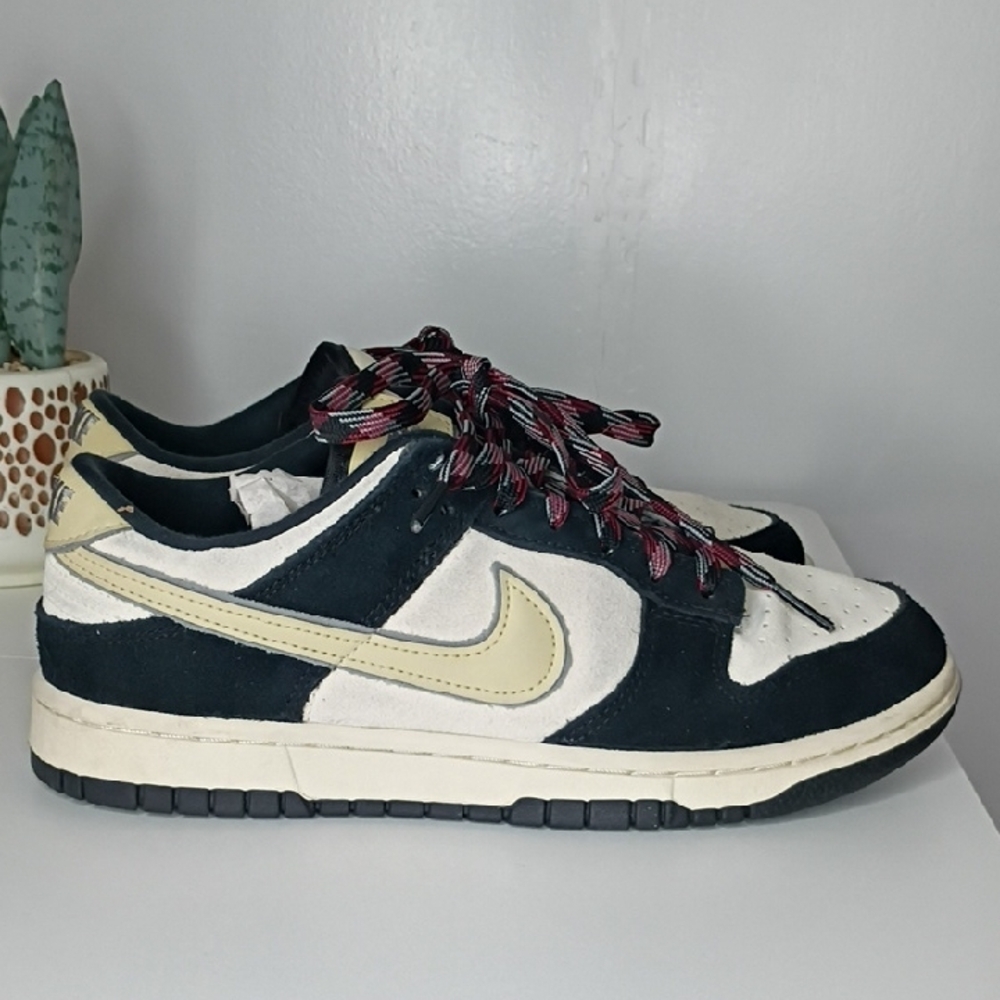 Nike Dunk Low LX 'Black Suede' sneakers Size 8 Black/Team Gold-Coconut Milk - Picture 6 of 13